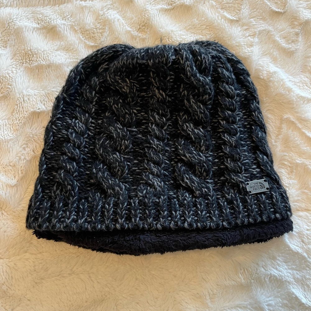 North Face Women’s Knitted Charcoal Gray Hat— FLEECE LINING ONE SIZE